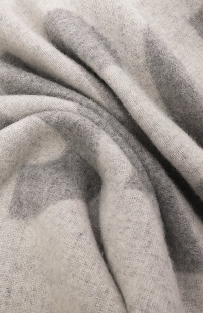 Шерстяной шарф JACQUEMUS светло-серого цвета по цене 29950 руб., арт. 22HACU00435/A0T4001, фото 3 Шерстяной шарф JACQUEMUS, арт. 22HACU00435/A0T4001, фото 3