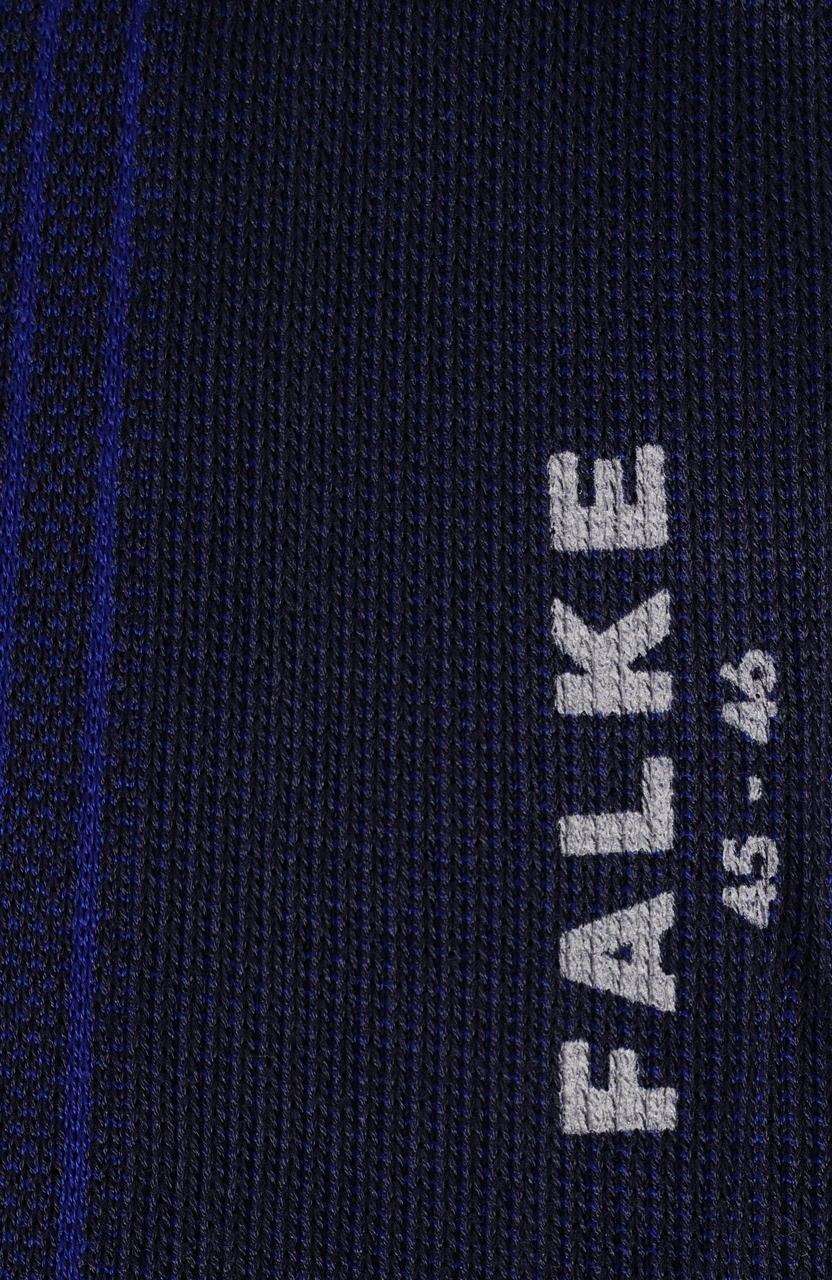 Хлопковые носки FALKE темно-синего цвета по цене 3050 руб., арт. 13379, фото 2 Хлопковые носки FALKE, арт. 13379, фото 2