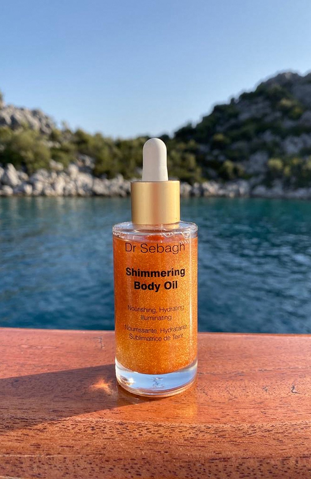 Мерцающее увлажняющее масло shimmering body oil (50ml) DR SEBAGH бесцветного цвета по цене 12770 руб., арт. 2298, фото 2 Мерцающее увлажняющее масло shimmering body oil (50ml) DR SEBAGH, арт. 2298, фото 2