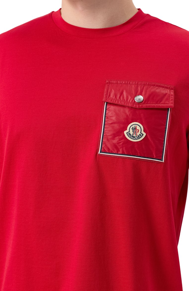 Мужская хлопковая футболка MONCLER красного цвета, арт. 8C00056/8390Y | Фото 5 (Материал внешний: Хлопок; Стили: Спорт-шик; Принт: Без принта; Длина (для топов): Стандартные; Рукава: Короткие; Мужское Кросс-КТ: Футболка-одежда; Кросс-КТ: Джерси; Детали: Декор; Автоматизация ТО: Проставлено; Автоматизация состава: Проставлено)