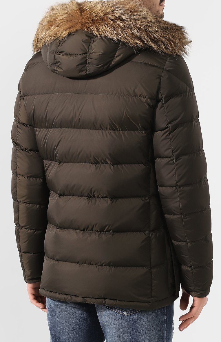 Мужская пуховик cluny MONCLER хаки цвета, арт. E2-091-41380-25-68352 | Фото 4 (Мужское Кросс-КТ: Пуховик-верхняя одежда, Верхняя одежда, пуховик-короткий; Материал внешний: Синтетический материал; Материал подклада: Синтетический материал; Материал утеплителя: Пух и перо; Статус проверки: Проверена категория; Длина (верхняя одежда): До середины бедра; Рукава: Длинные; Кросс-КТ: Пуховик; Ювелирные украшения: Назначено; Драгоценные камни: Проставлено; Материал сплава: Проставлено; Стили: Милитари)