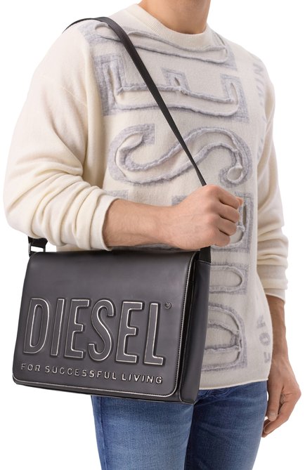 Мужская сумка dsl 3d DIESEL черного цвета, арт. X10234/P8078 | Фото 2 (Размер: medium; Материал сплава: Проставлено; Ремень/цепочка: На ремешке; Драгоценные камни: Проставлено; Материал: Экокожа)