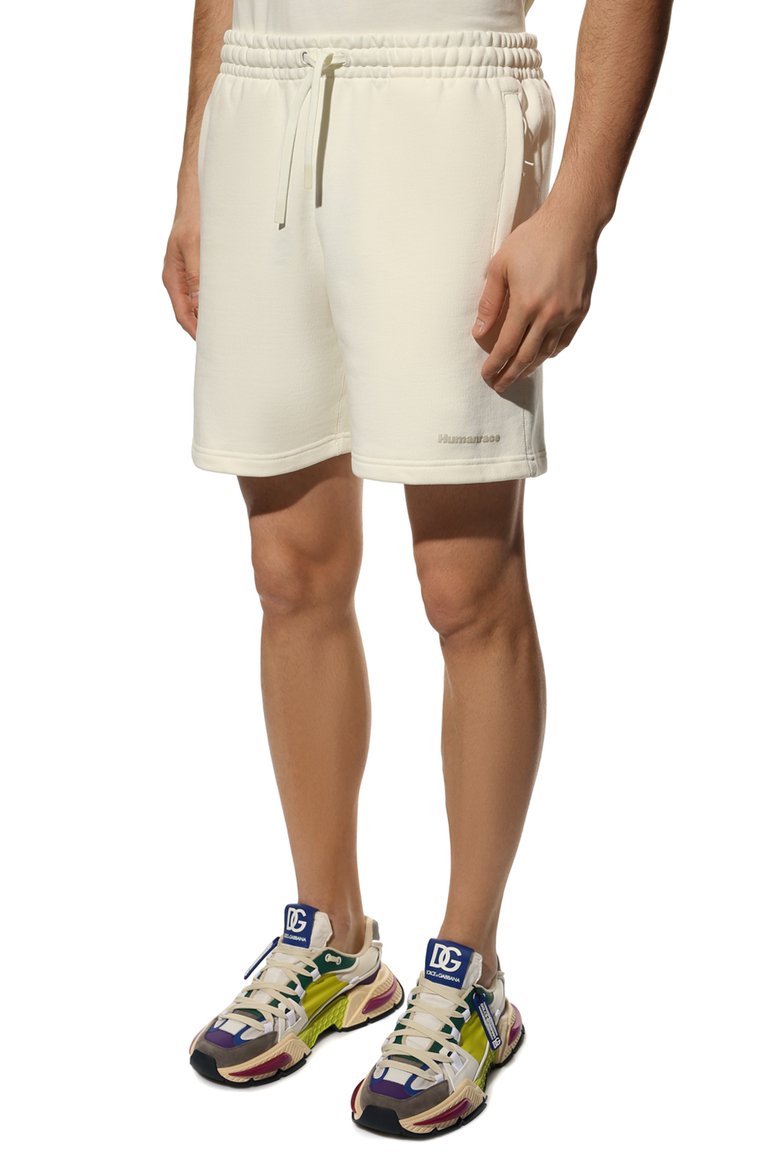 Мужские хлопковые шорты adidas originals x pharrell williams ADIDAS ORIGINALS кремового цвета, арт. HJ7061 | Фото 3 (Длина Шорты М: До колена; Материал внешний: Хлопок; Принт: Без принта; Кросс-КТ: Спорт; Стили: Спорт-шик; Случай: Повседневный)