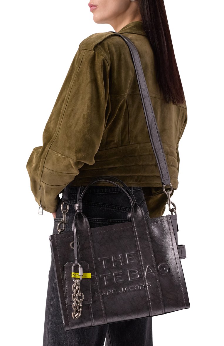 Женская сумка the tote bag medium MARC JACOBS (THE) темно-серого цвета, арт. 2R4HTT013H02 | Фото 2 (Ремень/цепочка: На ремешке; Материал: Натуральная кожа; Размер: medium)