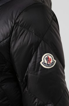 Женская пуховая куртка oulx MONCLER черного цвета, арт. F1-093-1A536-00-C0381 | Фото 5 (Кросс-КТ: Куртка, Утепленный, Пуховик; Рукава: Длинные; Женское Кросс-КТ: Пуховик-куртка; Материал внешний: Синтетический материал; Материал сплава: Проставлено; Материал подклада: Синтетический материал; Драгоценные камни: Проставлено; Длина (верхняя одежда): Короткие; Материал утеплителя: Пух и перо; Статус проверки: Проверена категория)