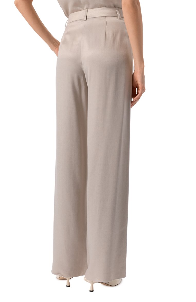 Женские брюки GIORGIO ARMANI светло-серого цвета, арт. GW000621/TE13750 | Фото 4 (Материал сплава: Проставлено; Драгоценные камни: Проставлено; Длина (брюки, джинсы): Удлиненные; Материал внешний: Купро, Вискоза; Женское Кросс-КТ: Брюки-одежда; Силуэт Ж (брюки и джинсы): Широкие; Кросс-КТ: костюм; Стили: Кэжуэл)