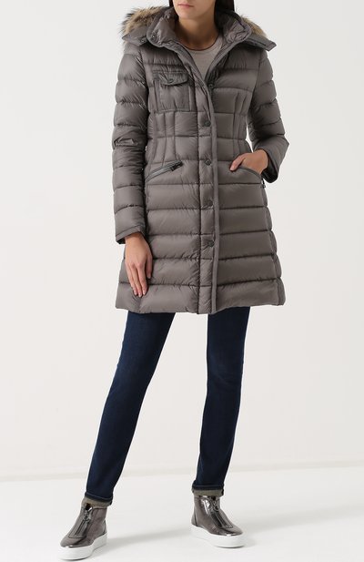 Приталенный стеганый пуховик с меховой отделкой капюшона MONCLER, арт. C2-093-49900-15-53048, фото 2