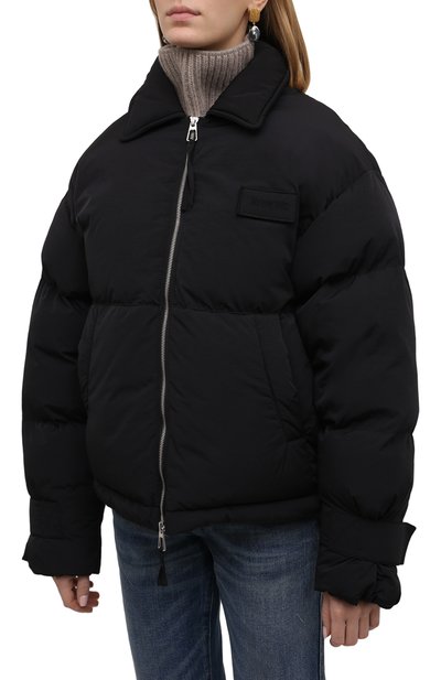 Пуховик JACQUEMUS черного цвета по цене 144000 руб., арт. 213BL003-1320, фото 3 Пуховик JACQUEMUS, арт. 213BL003-1320, фото 3
