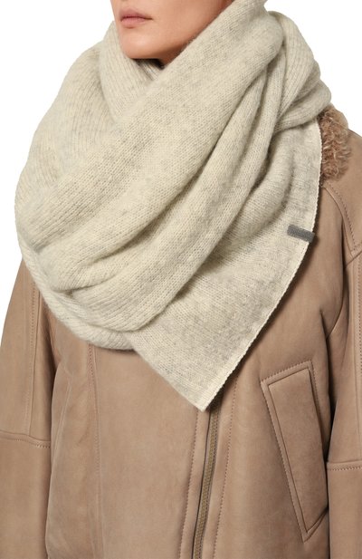 Шерстяной шарф BRUNELLO CUCINELLI кремового цвета по цене 79150 руб., арт. MHM50BP393, фото 2 Шерстяной шарф BRUNELLO CUCINELLI, арт. MHM50BP393, фото 2