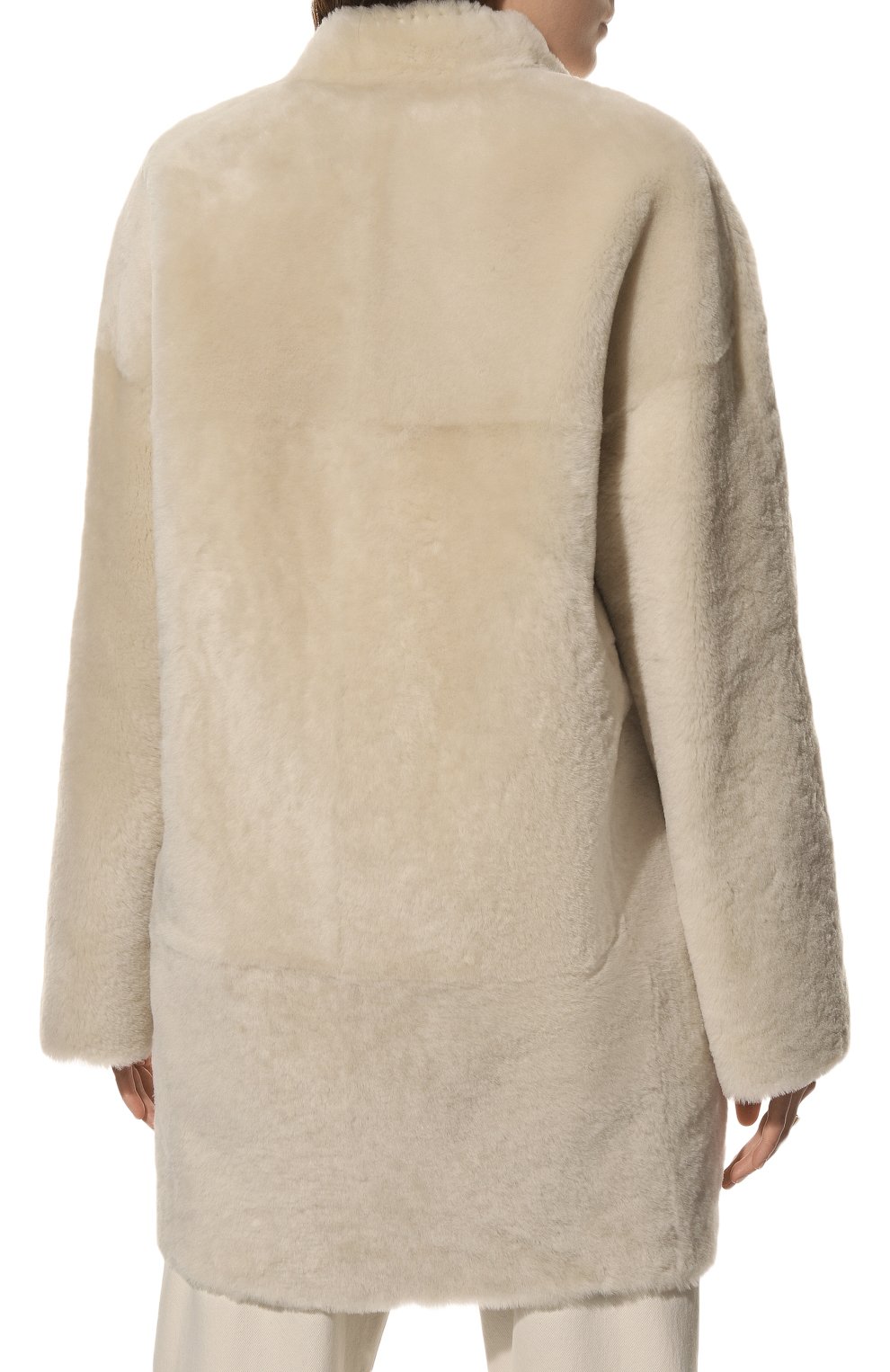 Шуба из овчины ALINE кремового цвета по цене 250000 руб., арт. AL22FW010907, фото 4 Шуба из овчины ALINE, арт. AL22FW010907, фото 4