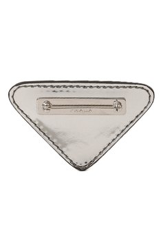 Мужская кожаный значок PRADA серебряного цвета, арт. 2IS061-ZO6-F0118 | Фото 2 (Материал: Натуральная кожа, Металл; Нос: Не проставлено; Материал сплава: Проставлено)