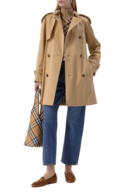 Женский хлопковый тренч BURBERRY бежевого цвета, арт. 8094940 | Фото 2 (Длина (верхняя одежда): До середины бедра; Материал сплава: Проставлено; Драгоценные камни: Проставлено; Рукава: Длинные; Материал подклада: Хлопок; Материал внешний: Хлопок)