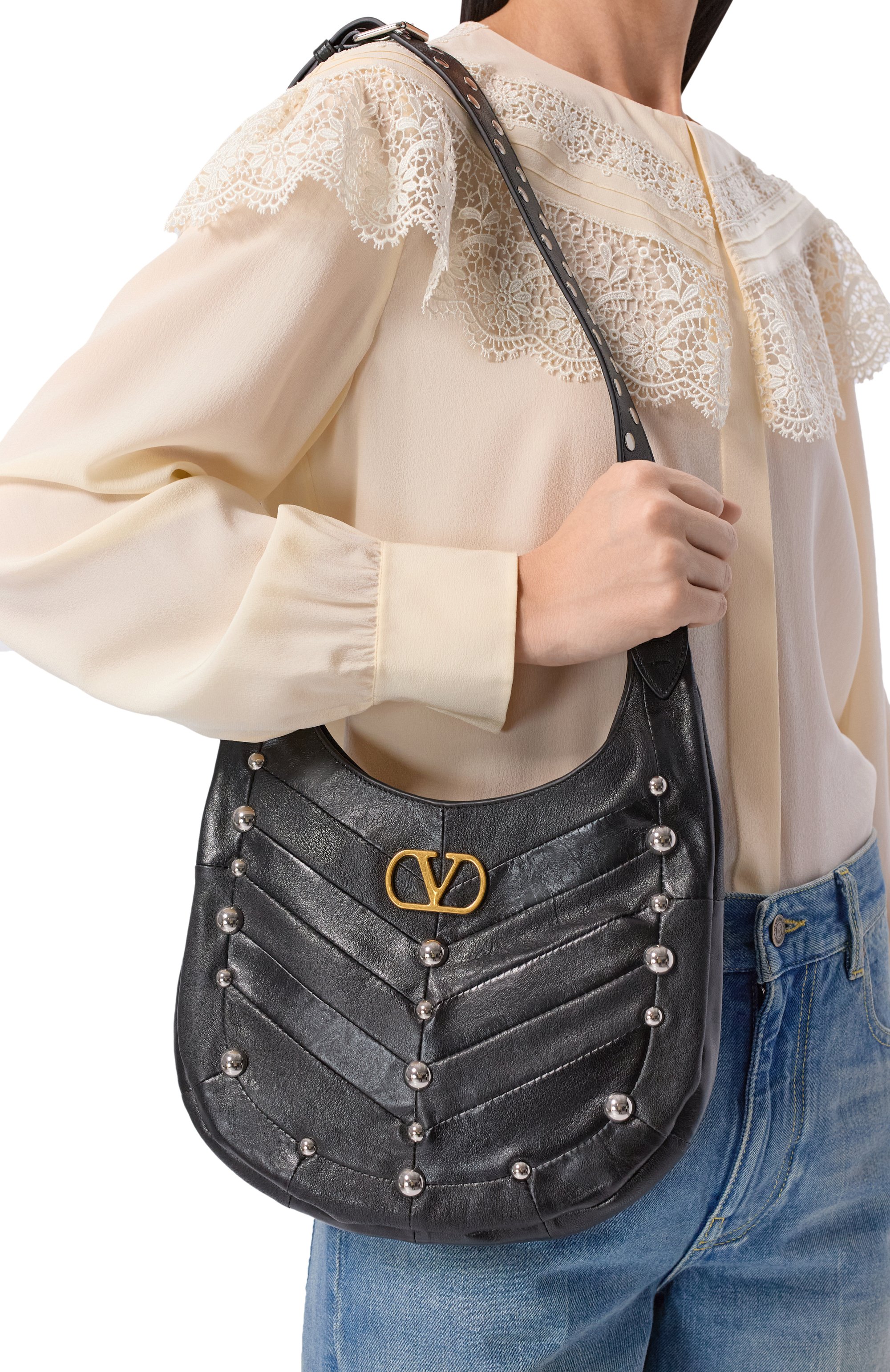 Сумка hoboho small VALENTINO черного цвета по цене 329000 руб., арт. 8W2B0S63/PXJ, фото 2 Сумка hoboho small VALENTINO, арт. 8W2B0S63/PXJ, фото 2