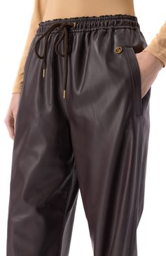 Женские джоггеры из экокожи STELLA MCCARTNEY коричневого цвета, арт. 640179/3BU393 | Фото 5 (Материал сплава: Проставлено; Драгоценные камни: Проставлено; Длина (брюки, джинсы): Стандартные; Женское Кросс-КТ: Замша и кожа, Джоггеры - брюки, Брюки-одежда; Стили: Кэжуэл; Материал внешний: Синтетический материал)
