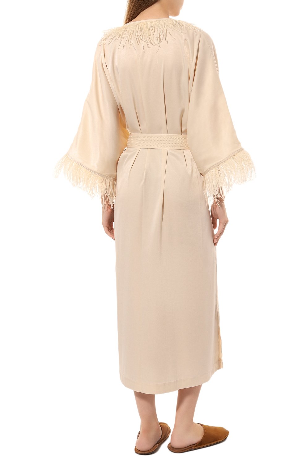 Халат с отделкой перьями LOVE STORIES светло-бежевого цвета по цене 24400 руб., арт. L2413801-180, фото 4 Халат с отделкой перьями LOVE STORIES, арт. L2413801-180, фото 4