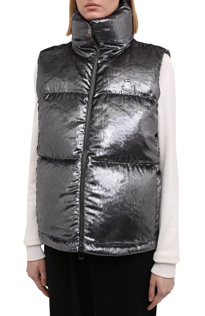 Пуховый жилет MONCLER серебряного цвета по цене 89950 руб., арт. F2-093-1A551-00-54ANX, фото 3 Пуховый жилет MONCLER, арт. F2-093-1A551-00-54ANX, фото 3