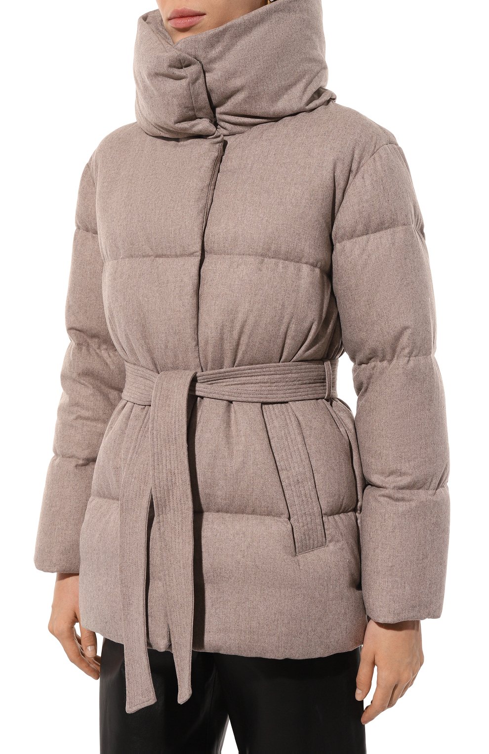 Пуховик HETREGO бежевого цвета по цене 96350 руб., арт. 8N740/R0SALIE, фото 3 Пуховик HETREGO, арт. 8N740/R0SALIE, фото 3