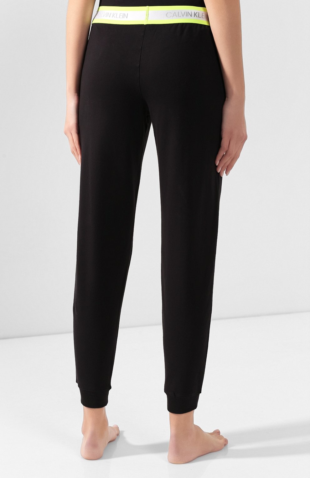 Хлопковые джоггеры CALVIN KLEIN черного цвета по цене 6265 руб., арт. QS6342E, фото 4 Хлопковые джоггеры CALVIN KLEIN, арт. QS6342E, фото 4