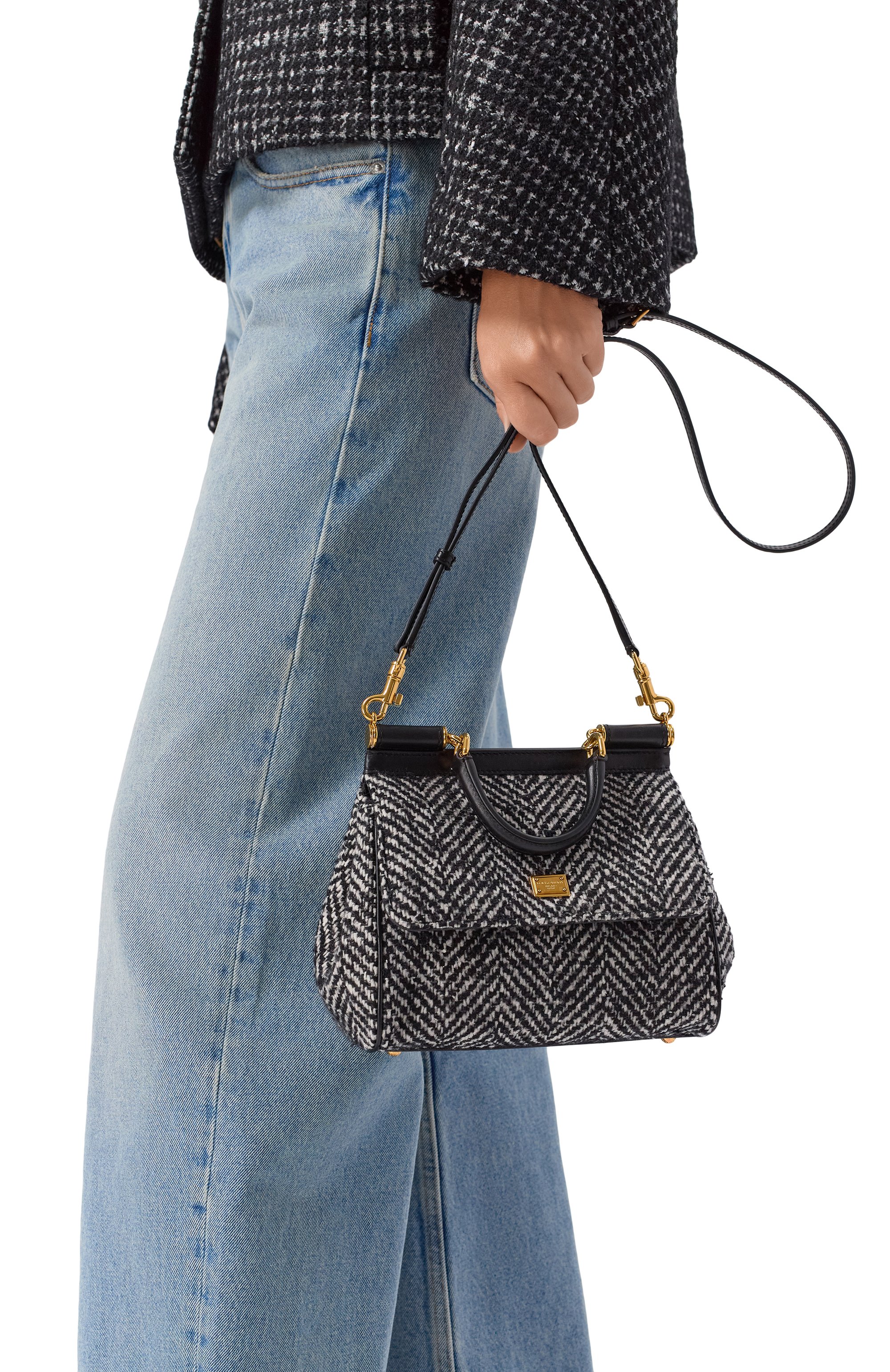 Сумка sicily medium DOLCE & GABBANA черно-белого цвета по цене 229000 руб., арт. BB6003/BH250, фото 2 Сумка sicily medium DOLCE & GABBANA, арт. BB6003/BH250, фото 2