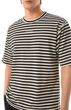 Мужская хлопковая футболка DOLCE & GABBANA черно-белого цвета, арт. G8RG6T/G7K3P | Фото 5 (Драгоценные камни: Проставлено; Материал сплава: Проставлено; Материал внешний: Хлопок; Рукава: Короткие; Стили: Кэжуэл; Принт: С принтом; Длина (для топов): Стандартные; Мужское Кросс-КТ: Футболка-одежда; Кросс-КТ: Джерси)