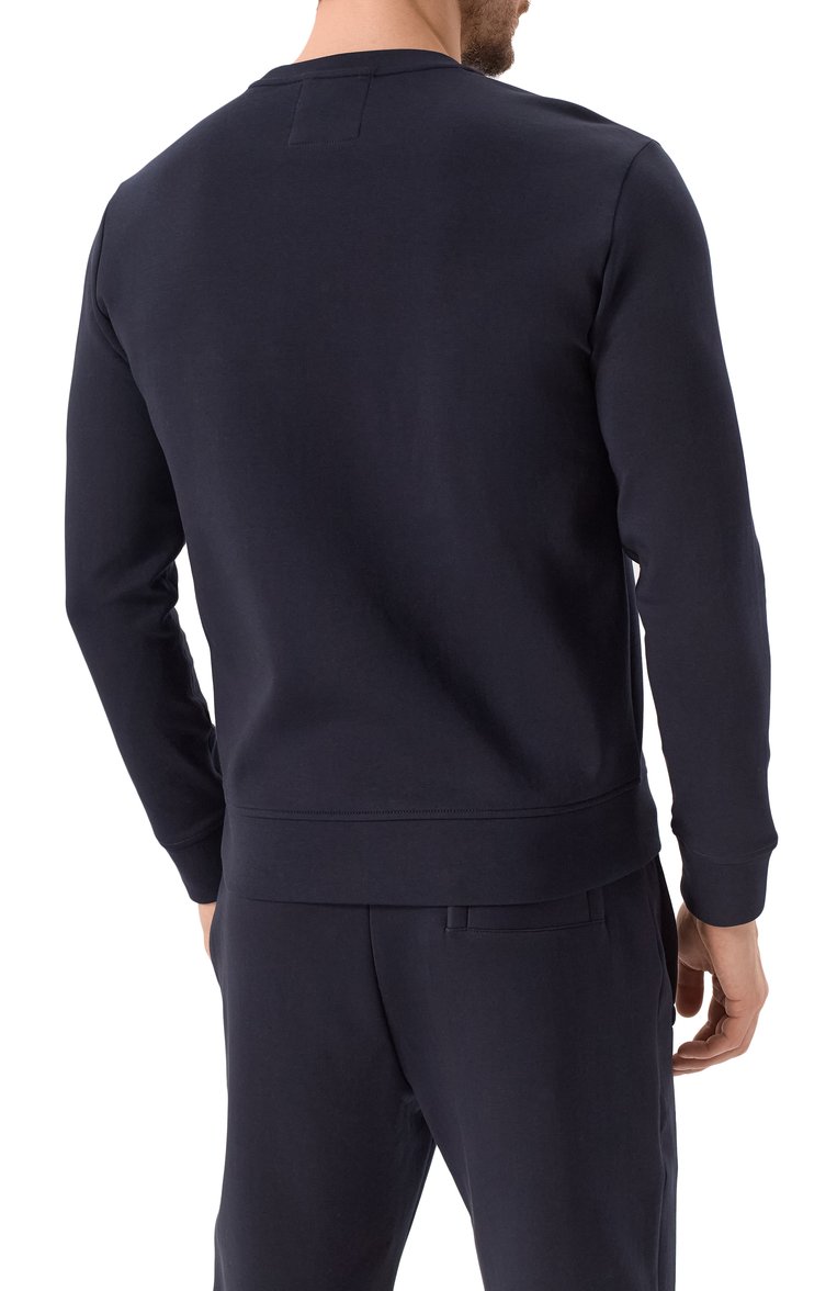 Мужской хлопковый свитшот EMPORIO ARMANI темно-синего цвета, арт. 8N1MD1/1JHSZ | Фото 4 (Драгоценные камни: Проставлено; Рукава: Длинные; Длина (для топов): Стандартные; Материал сплава: Проставлено; Мужское Кросс-КТ: свитшот-одежда; Принт: Без принта; Стили: Спорт-шик; Материал внешний: Хлопок)