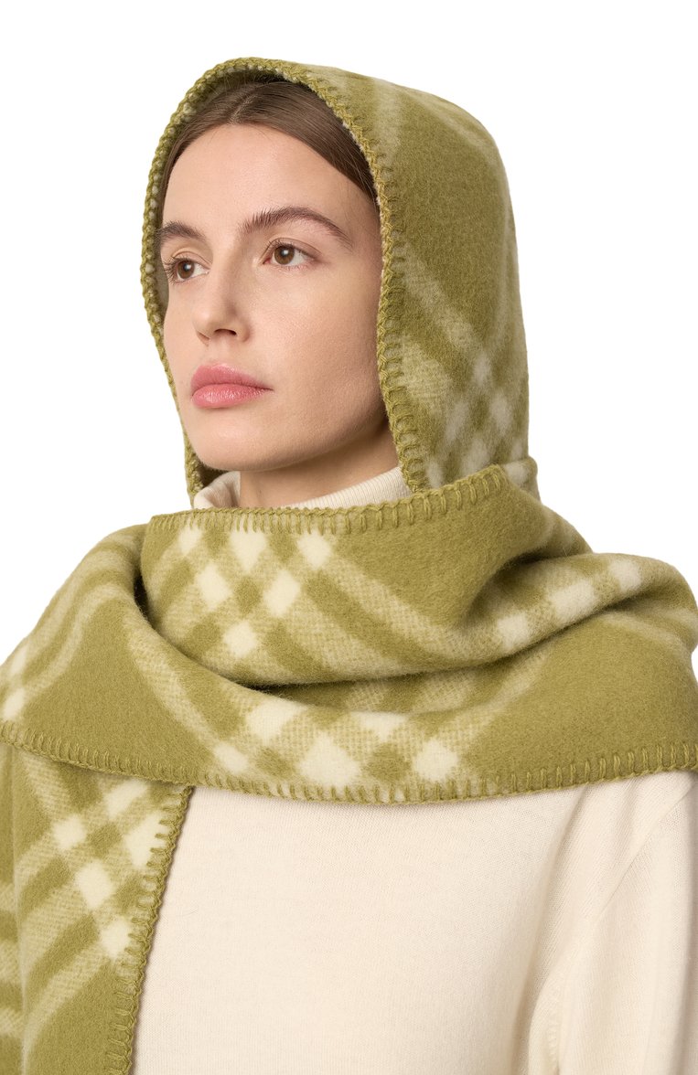 Женский шерстяной шарф BURBERRY зеленого цвета, арт. 8101359 | Фото 2 (Материал: Шерсть, Текстиль; Нос: Не проставлено; Автоматизация состава: Проставлено)