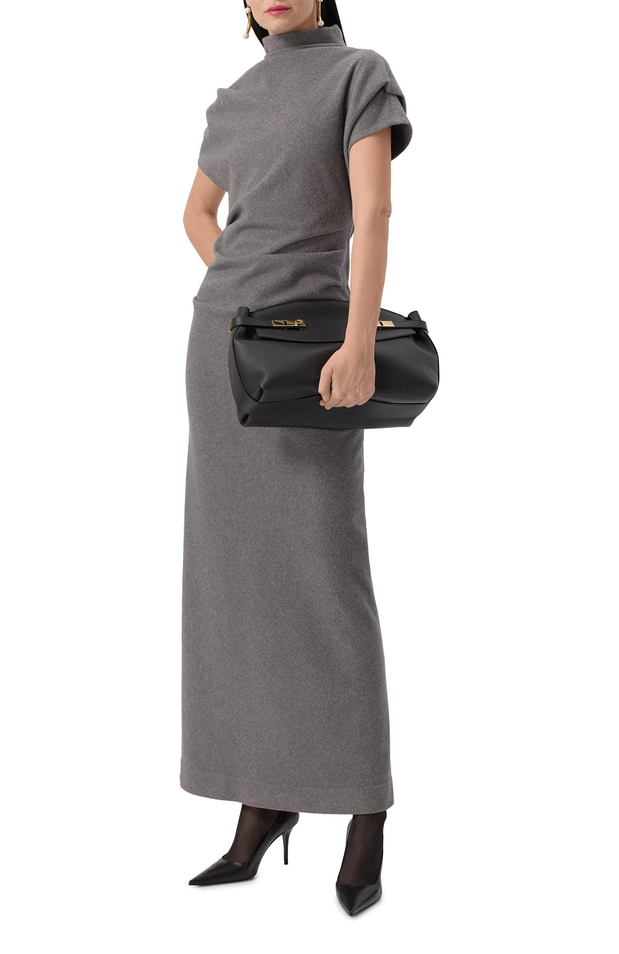 Сумка hug soft large FERRAGAMO черного цвета по цене 343000 руб., арт. 215890/766675, фото 7 Сумка hug soft large FERRAGAMO, арт. 215890/766675, фото 7