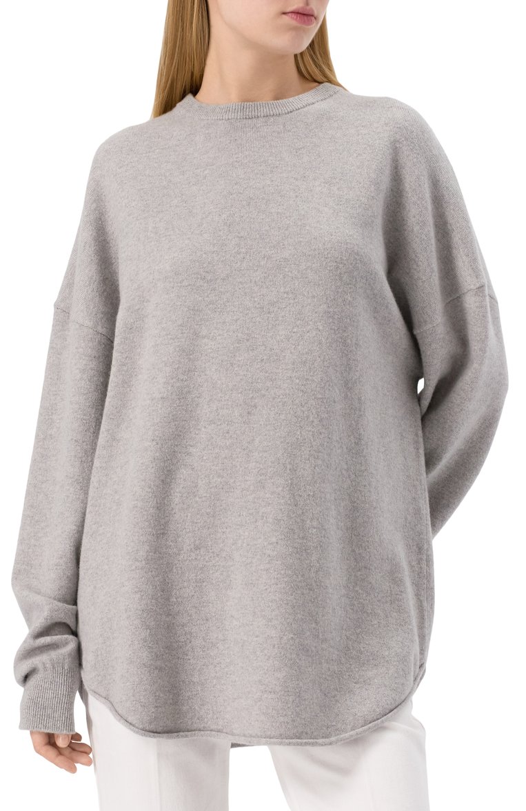 Женский кашемировый пуловер EXTREME CASHMERE серог�о цвета, арт. 053-003-01-FE-01 | Фото 3 (Материал внешний: Шерсть, Кашемир; Рукава: Длинные; Длина (для топов): Удлиненные; Женское Кросс-КТ: Пуловер-одежда; Стили: Кэжуэл)