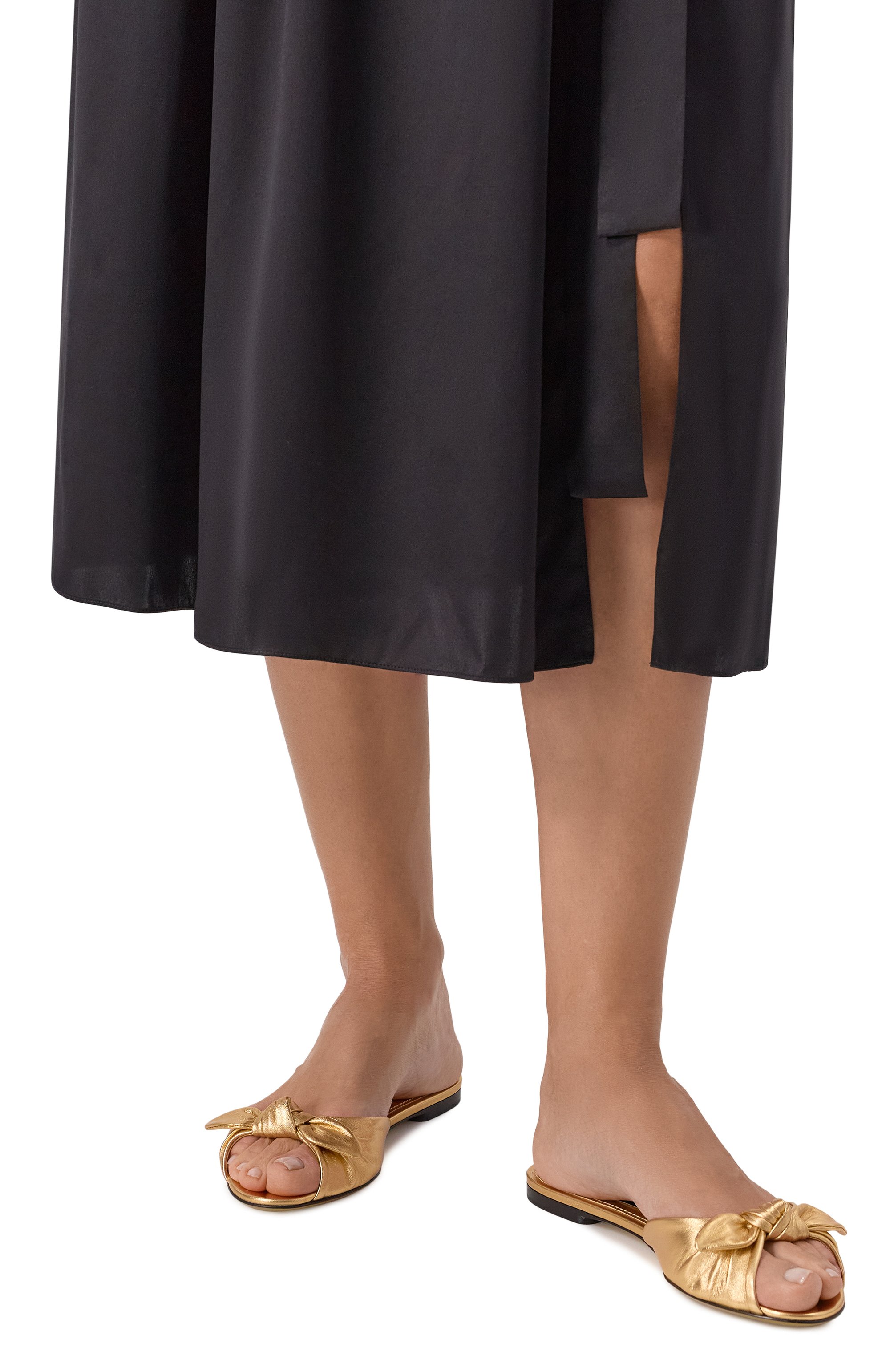 Кожаные шлепанцы bianca DOLCE & GABBANA золотого цвета по цене 85700 руб., арт. CQ0620/A1016, фото 2 Кожаные шлепанцы bianca DOLCE & GABBANA, арт. CQ0620/A1016, фото 2