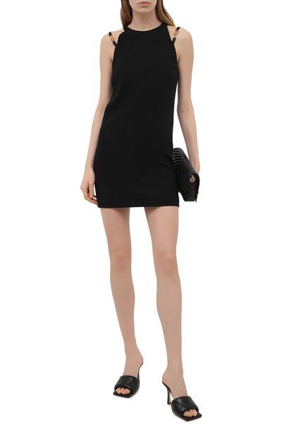 Платье из вискозы VERSACE черного цвета по цене 133000 руб., арт. A89133/A208429, фото 2 Платье из вискозы VERSACE, арт. A89133/A208429, фото 2