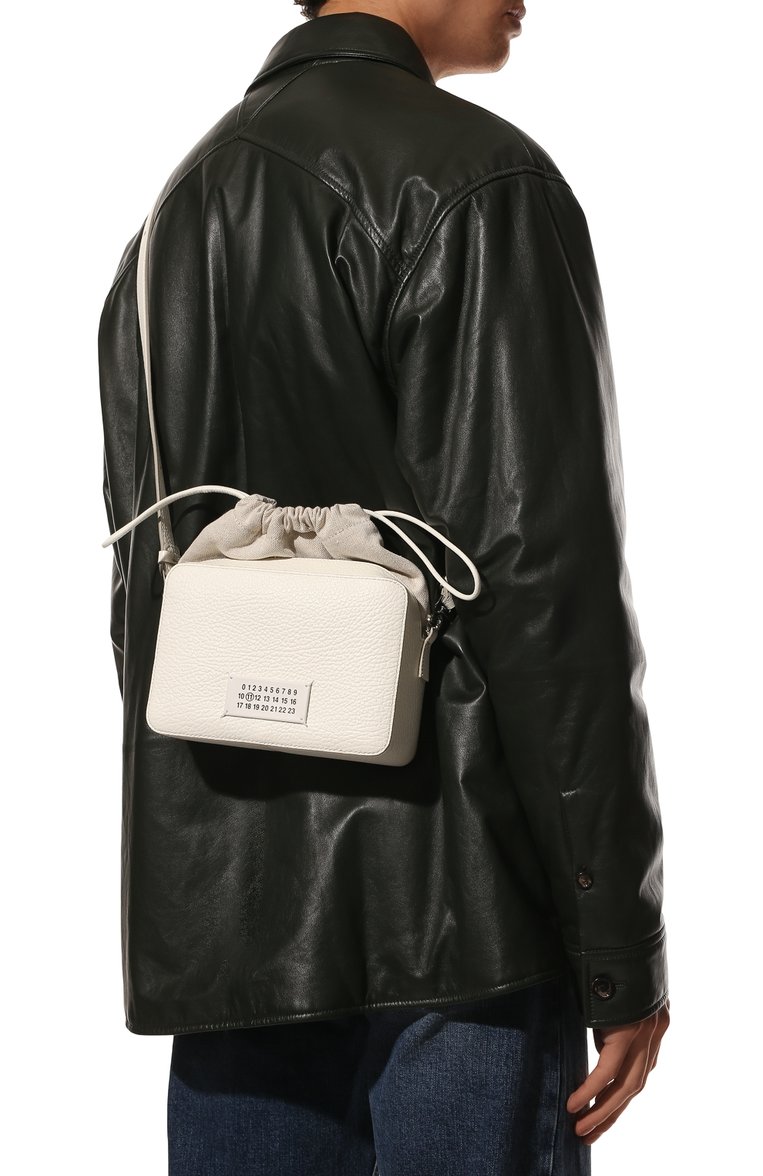 Мужская кожаная сумка MAISON MARGIELA кремового цвета, арт. SB1WG0010/P4348 | Фото 2 (Размер: small; Ремень/цепочка: На ремешке; Материал: Натуральная кожа; Региональные ограничения белый список (Axapta Mercury): RU; Драгоценные камни: Проставлено; Материал сплава: Проставлено)