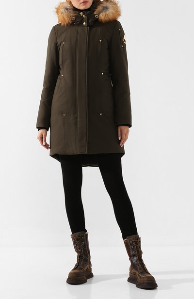 Пуховик с меховой отделкой MOOSE KNUCKLES хаки цвета по цене 131500 руб., арт. M39LP203GH, фото 2 Пуховик с меховой отделкой MOOSE KNUCKLES, арт. M39LP203GH, фото 2
