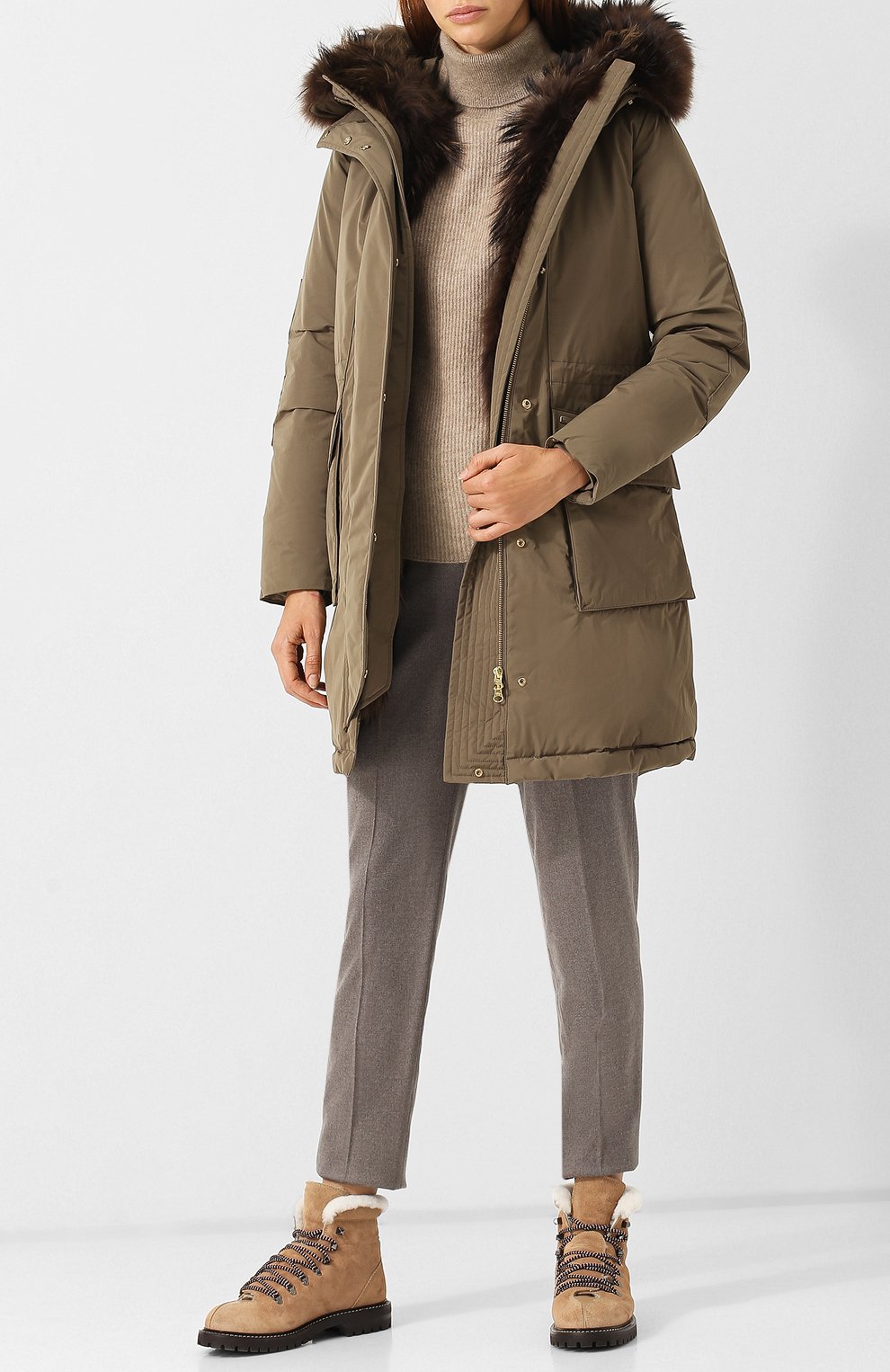 Парка с капюшоном на меховой подкладке WOOLRICH хаки цвета по цене 156500 руб., арт. WWCPS2617/CF40, фото 2 Парка с капюшоном на меховой подкладке WOOLRICH, арт. WWCPS2617/CF40, фото 2