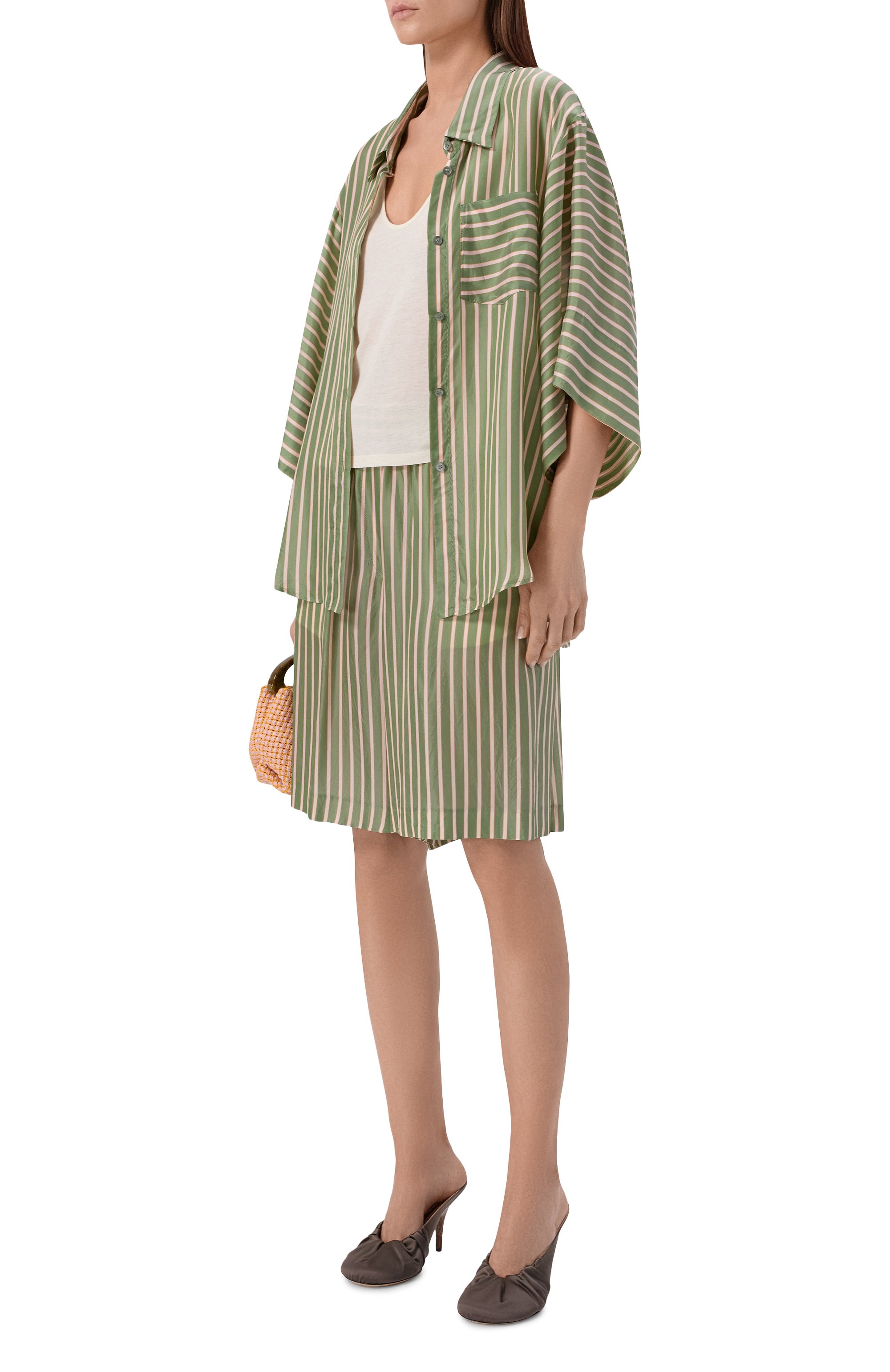 Шорты DRIES VAN NOTEN зеленого цвета по цене 57550 руб., арт. 010912/3274, фото 2 Шорты DRIES VAN NOTEN, арт. 010912/3274, фото 2