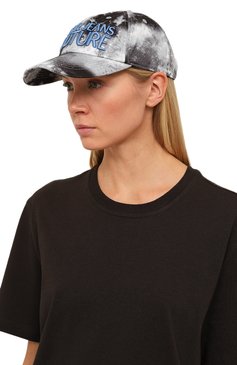 Женская хлопковая бейсболка VERSACE JEANS COUTURE разноцветного цвета, арт. 73HAZK12-BASEBALL CAP WITH CENTRAL/ZG108 | Фото 2 (Материал: Хлопок, Текстиль; Материал сплава: Проставлено; Нос: Не проставлено)