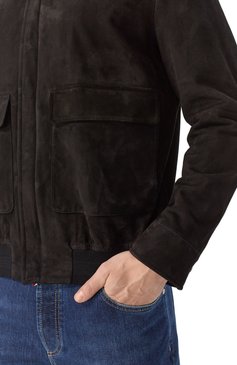 Мужской замшевый бомбер KITON черного цвета, арт. UW2110V0820F18 | Фото 5 (Материал внешний: Натуральная кожа, Замша; Драгоценные камни: Проставлено; Рукава: Длинные; Материал сплава: Проставлено; Длина (верхняя одежда): Короткие; Кросс-КТ: бомбер; Принт: Без принта; Мужское Кросс-КТ: Кожа и замша; Стили: Кэжуэл)