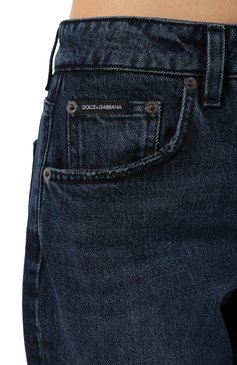 Женские джинсы DOLCE & GABBANA синего цвета, арт. FTAIAD/G8KR4 | Фото 5 (Длина (брюки, джинсы): Стандартные; Драгоценные камни: Проставлено; Материал сплава: Проставлено; Материал внешний: Хлопок, Деним; Кросс-КТ: Деним; Стили: Кэжуэл; Детали: Делаве; Силуэт Ж (брюки и джинсы): Бойфренды)