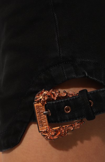 Джинсовые шорты VERSACE JEANS COUTURE черного цвета по цене 28500 руб., арт. 76HAD522/DW060D24, фото 5 Джинсовые шорты VERSACE JEANS COUTURE, арт. 76HAD522/DW060D24, фото 5