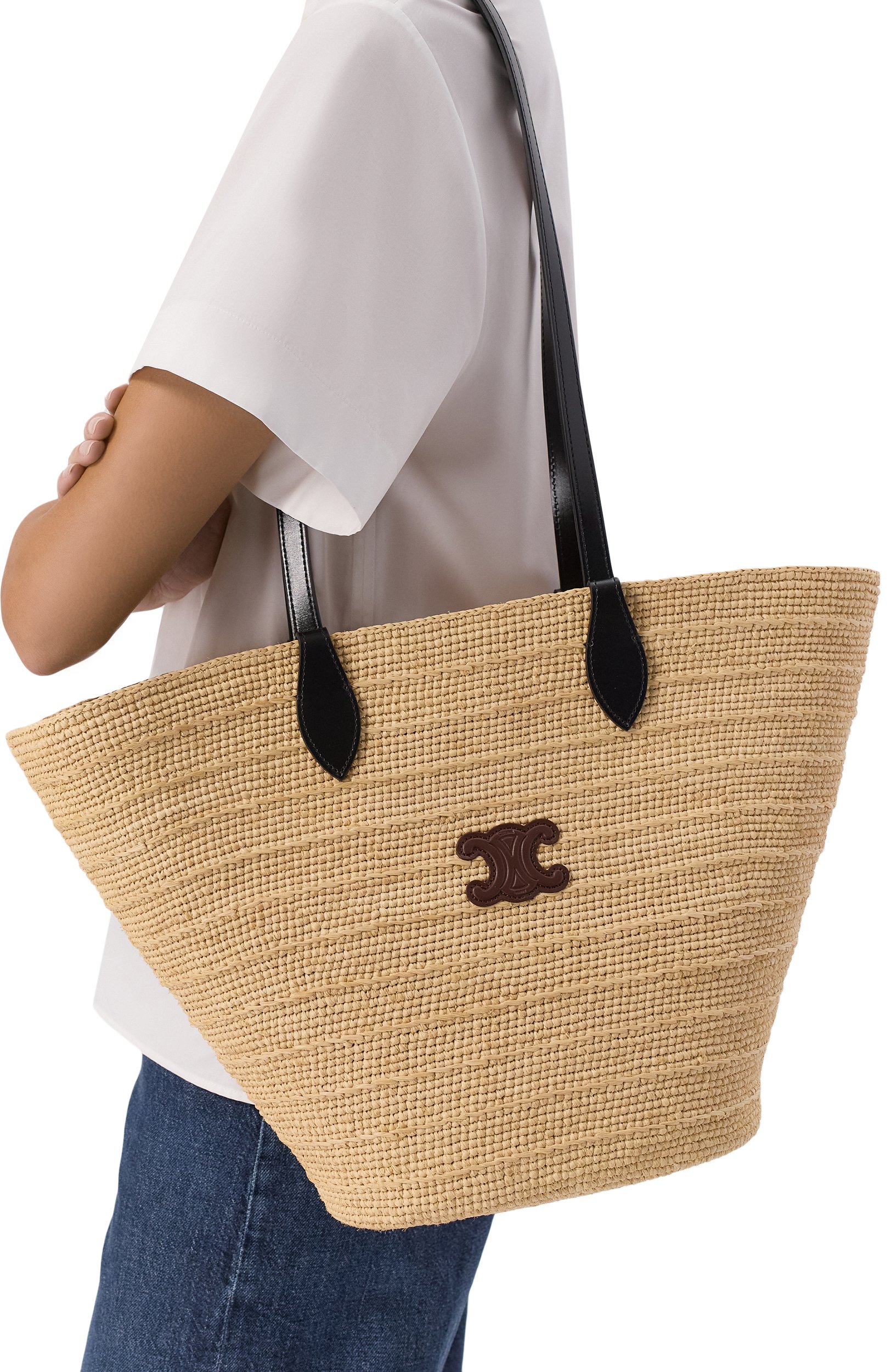 Сумка classic panier supple medium CELINE бежевого цвета по цене 267000 руб., арт. L1060/3N58, фото 2 Сумка classic panier supple medium CELINE, арт. L1060/3N58, фото 2