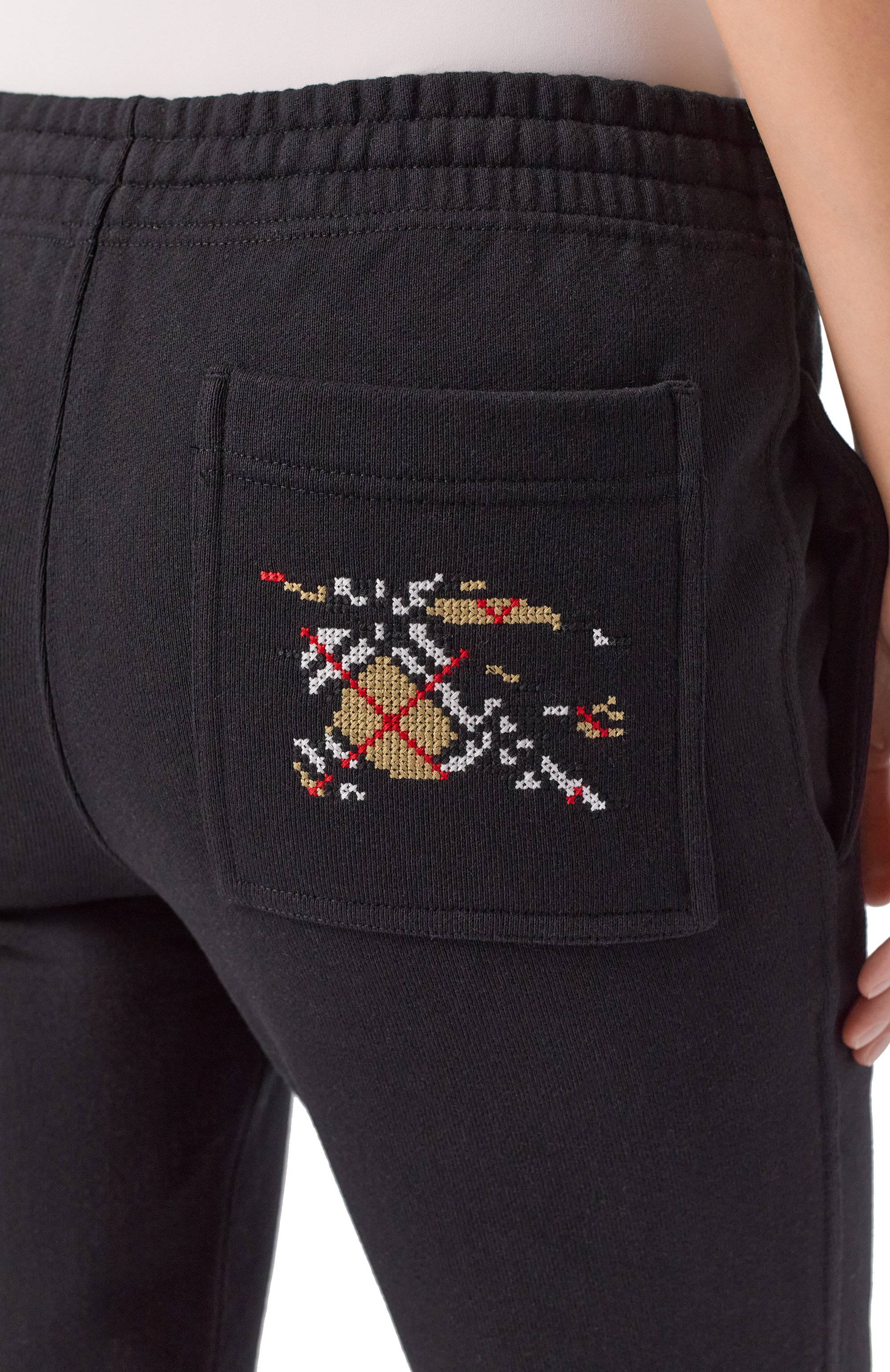 Хлопковые джоггеры BURBERRY черного цвета по цене 95450 руб., арт. 8110972, фото 5 Хлопковые джоггеры BURBERRY, арт. 8110972, фото 5