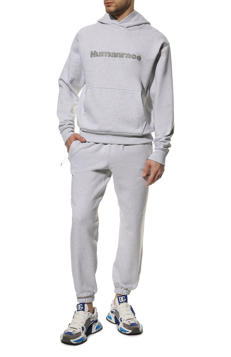 Мужские хлопковые джоггеры adidas originals x pharrell williams ADIDAS ORIGINALS светло-серого цвета, арт. HG2687 | Фото 2 (Материал внешний: Хлопок; Длина (брюки, джинсы): Стандартные; Силуэт М (брюки): Джоггеры; Стили: Спорт-шик; Нос: Не проставлено; Региональные ограничения белый список (Axapta Mercury): Не проставлено)