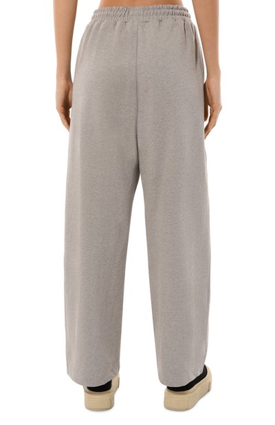 Хлопковые брюки AECA WHITE серого цвета по цене 15820 руб., арт. FWCMFWBDBSLSO005C0, фото 4 Хлопковые брюки AECA WHITE, арт. FWCMFWBDBSLSO005C0, фото 4