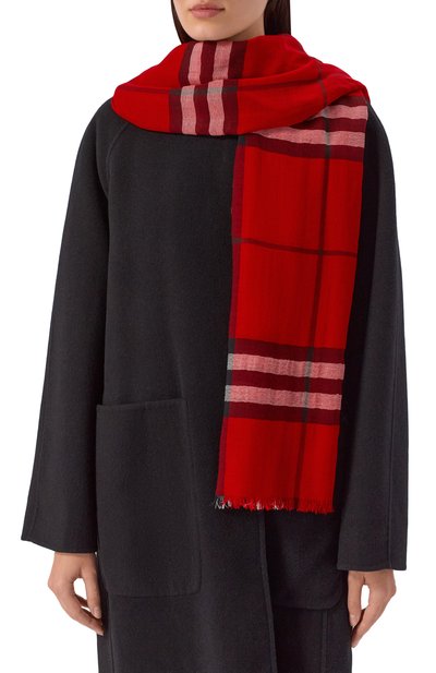 Шерстяной шарф BURBERRY красного цвета по цене 64700 руб., арт. 8112464, фото 2 Шерстяной шарф BURBERRY, арт. 8112464, фото 2