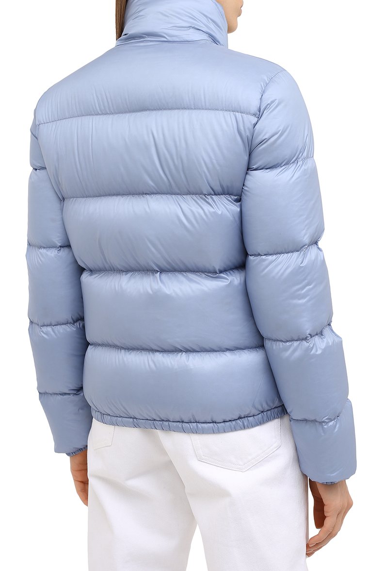 Женский пуховик MONCLER голубого цвета, арт. F2-093-1A202-00-C0229 | Фото 4 (Длина (верхняя одежда): Короткие; Рукава: Длинные; Материал подклада: Синтетический материал; Материал утеплителя: Пух и перо; Материал внешний: Синтетический материал; Женское Кросс-КТ: Пуховик-куртка; Стили: Классический, Минимализм; Кросс-КТ: Пуховик; Драгоценные камни: Проставлено; Материал сплава: Проставлено)