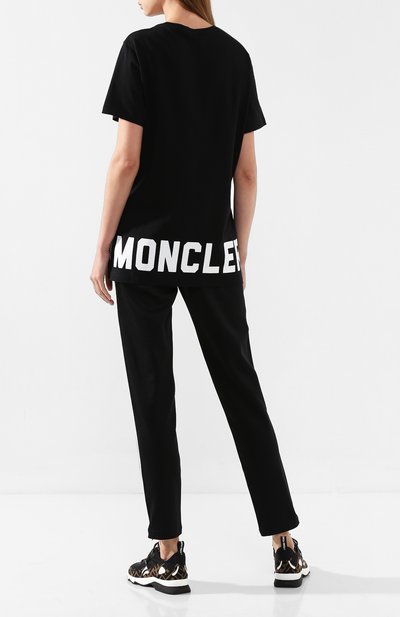 Хлопковая футболка MONCLER черного цвета по цене 18800 руб., арт. E2-093-80916-50-V8094, фото 2 Хлопковая футболка MONCLER, арт. E2-093-80916-50-V8094, фото 2