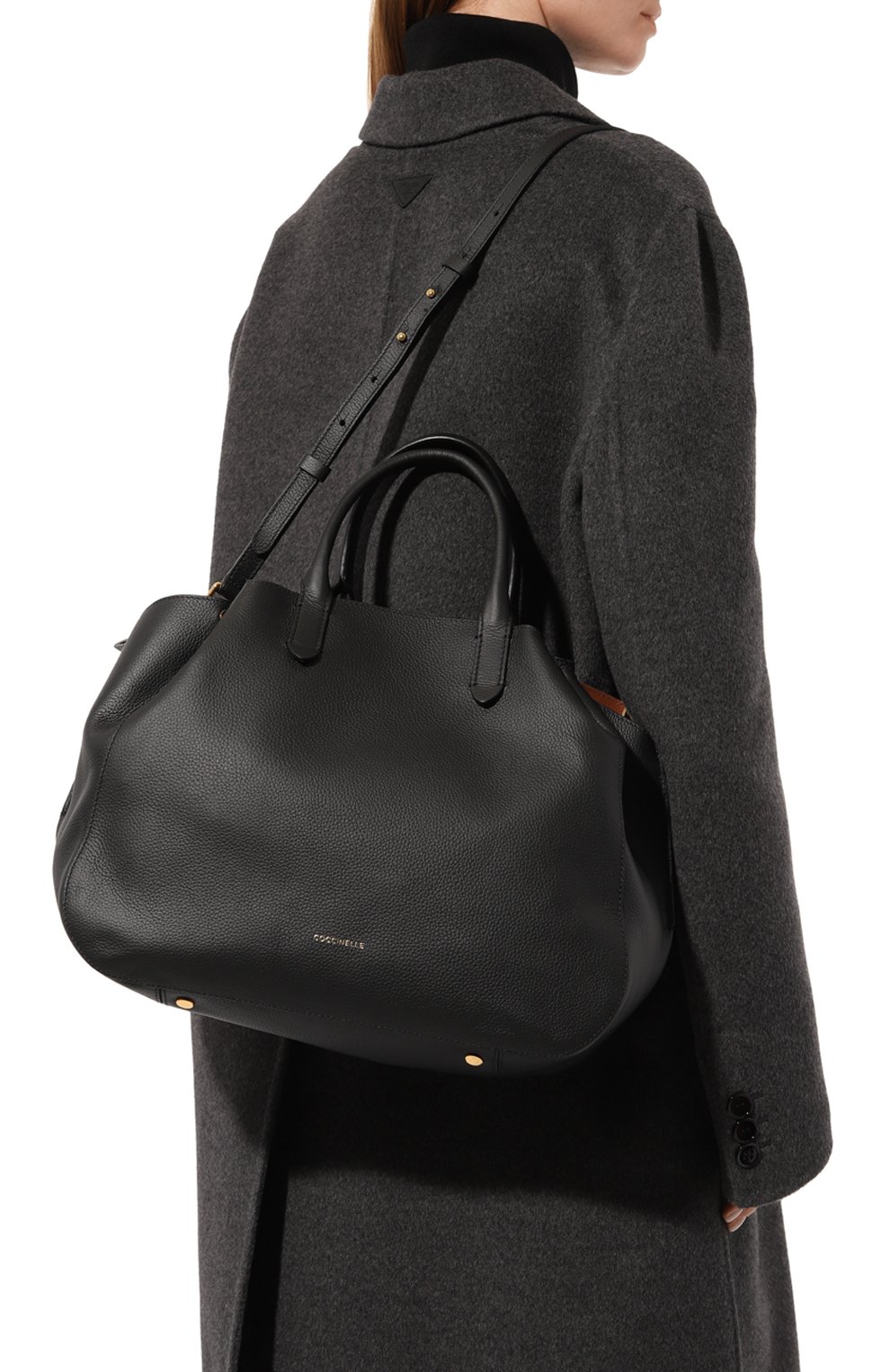 Сумка soft-wear medium COCCINELLE черного цвета по цене 45000 руб., арт. E1 P5A 18 01 01, фото 2 Сумка soft-wear medium COCCINELLE, арт. E1 P5A 18 01 01, фото 2