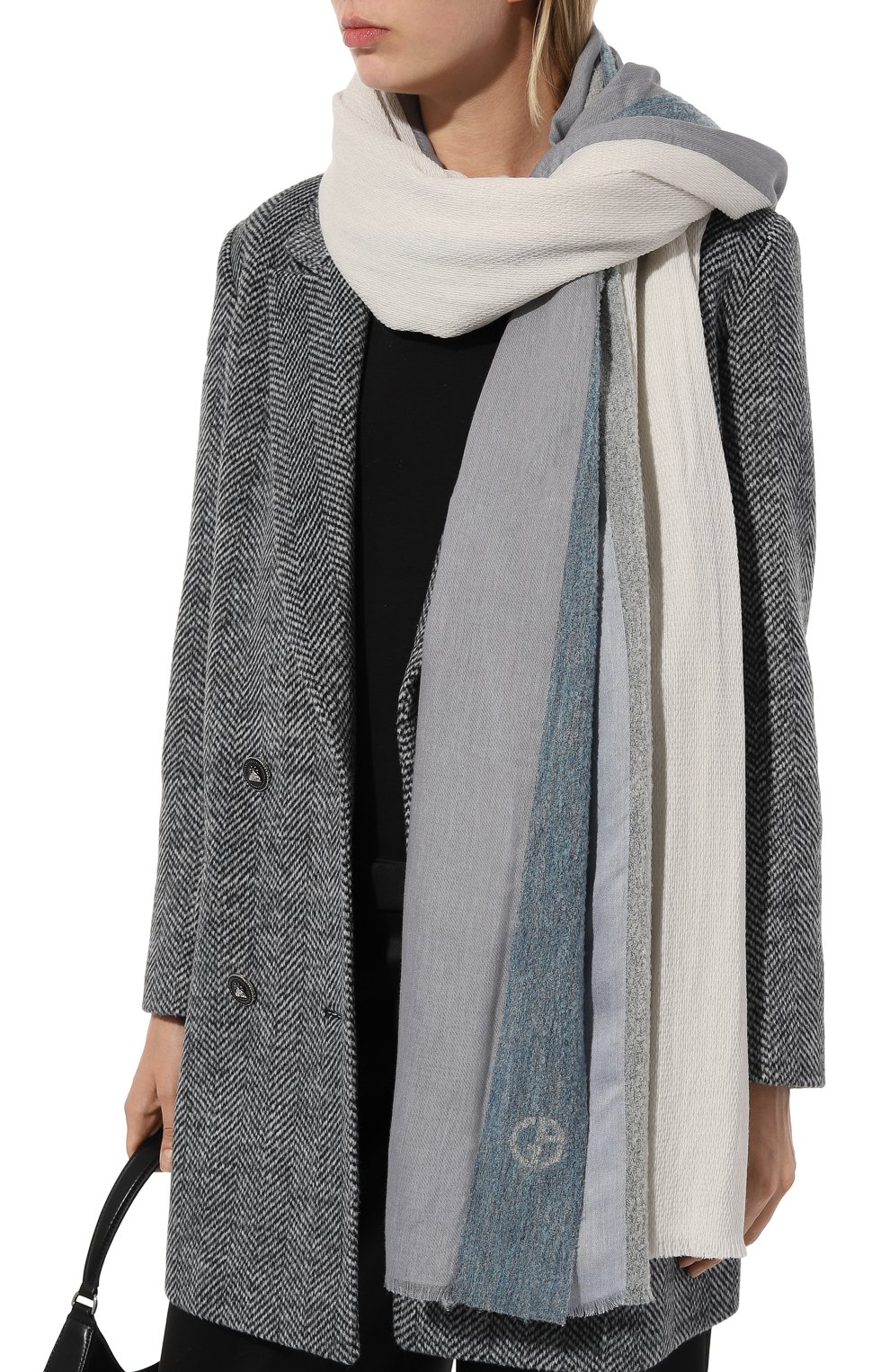 Шарф из шерсти и вискозы GIORGIO ARMANI голубого цвета по цене 53600 руб., арт. 795216/3F128, фото 2 Шарф из шерсти и вискозы GIORGIO ARMANI, арт. 795216/3F128, фото 2