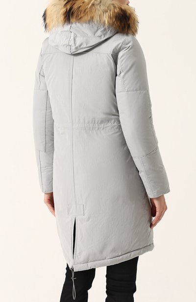 Пуховая парка с меховой отделкой капюшона WOOLRICH серого цвета по цене 89950 руб., арт. WWCPS2481/SM20, фото 4 Пуховая парка с меховой отделкой капюшона WOOLRICH, арт. WWCPS2481/SM20, фото 4