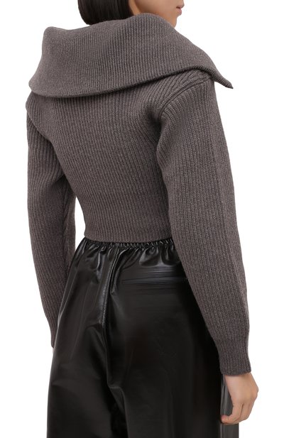 Шерстяной свитер JACQUEMUS коричневого цвета по цене 58700 руб., арт. 203KN53/200890, фото 4 Шерстяной свитер JACQUEMUS, арт. 203KN53/200890, фото 4