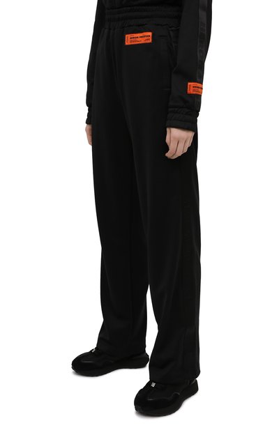 Брюки HERON PRESTON черного цвета по цене 42500 руб., арт. HWCJ002F21JER0011010, фото 3 Брюки HERON PRESTON, арт. HWCJ002F21JER0011010, фото 3